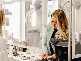 M P Iris W Salon 217 M P Iris W Salon 217